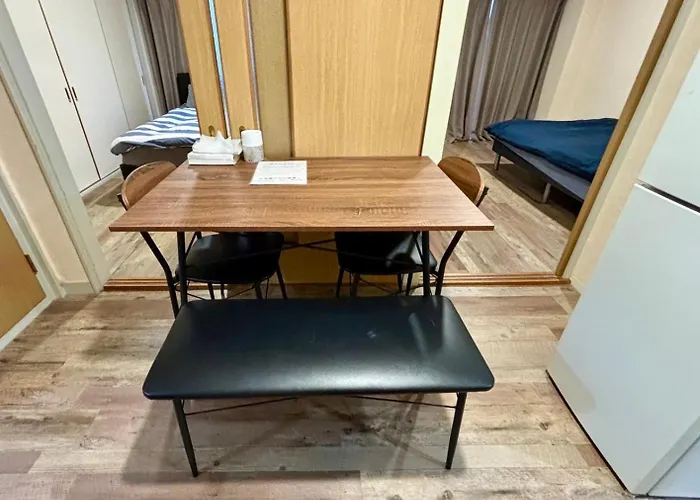 Two Devided Rooms With Two Large Beds Close To Nipponbashi
