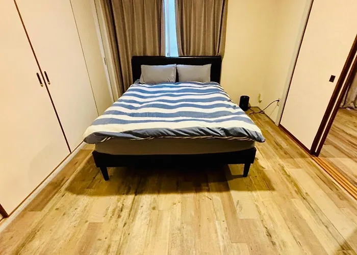 Two Devided Rooms With Two Large Beds Close To Nipponbashi