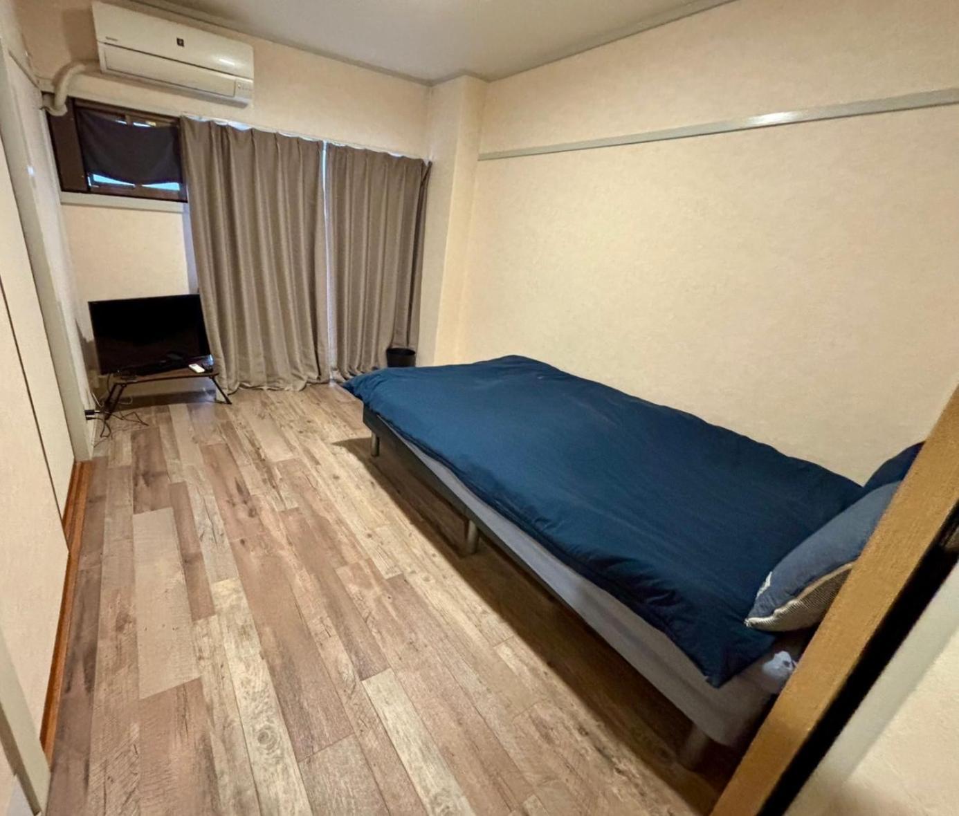 Two Devided With Two Large Beds Close To Nipponbashi Apartment
